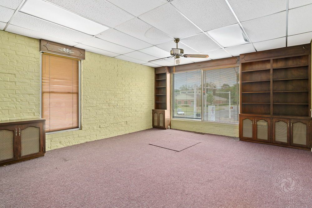 Office For Sale: 1500 Main St, Van Buren, AR 72956